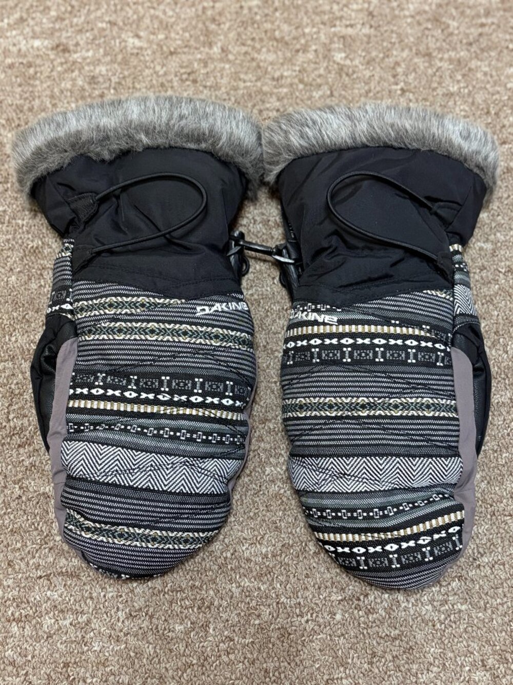 Dakine Size M Women's Mitten